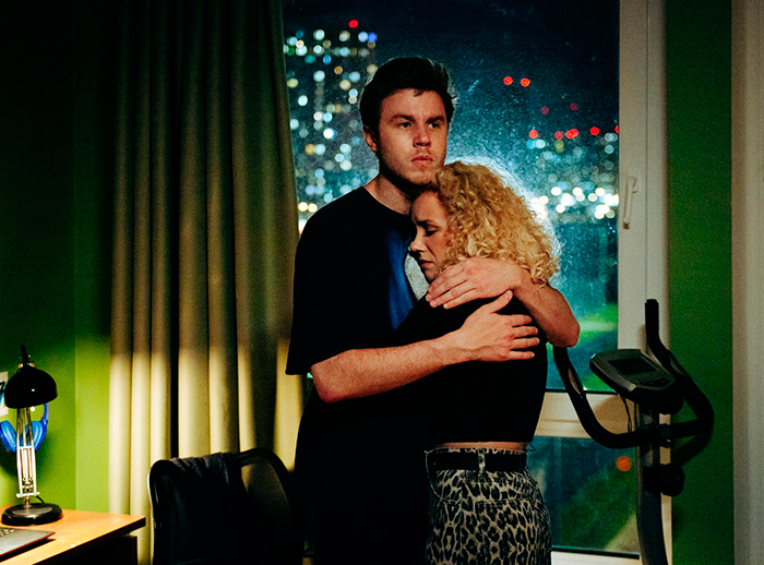 Кадр из сериала Взрослые кадр Взрослые 8