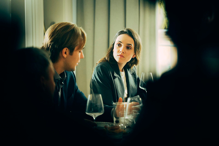 Кадр из сериала Взрослые кадр Взрослые 10