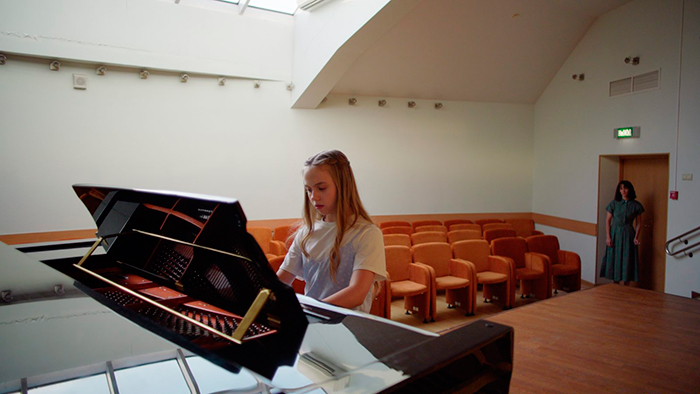 Кадр из сериала Я тебя найду через года кадр Я тебя найду через года 7