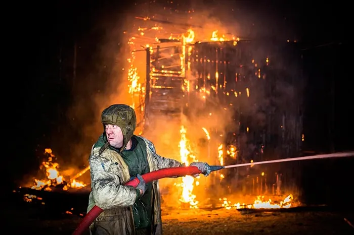 кадр Здесь все свои 9