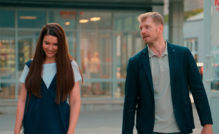 Кадр из сериала Звоните в полицию! Ловушка для простака кадр Звоните в полицию! Ловушка для простака 4